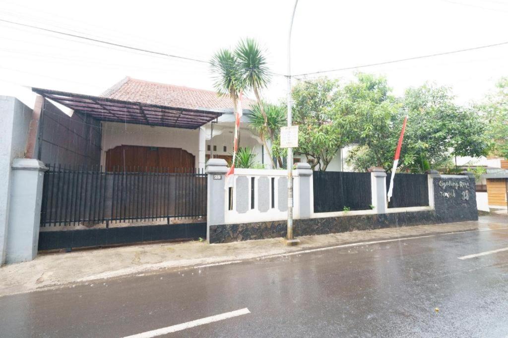 Oyo 91561 Gandhi Hotel Bandung Exteriér fotografie